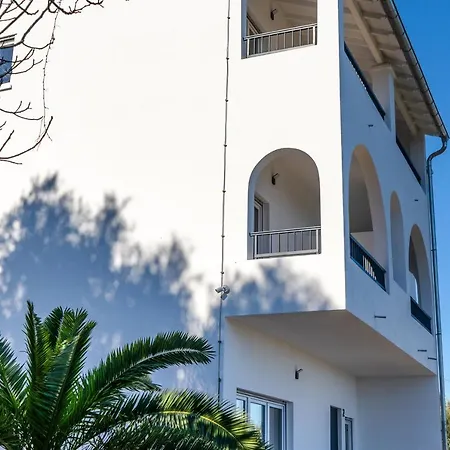 Ocean Breeze Apartment *