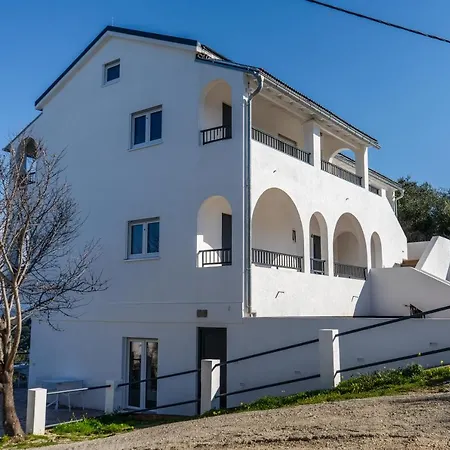 Ocean Breeze Apartment Avliotai