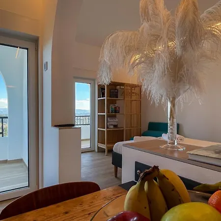 Ocean Breeze Apartment