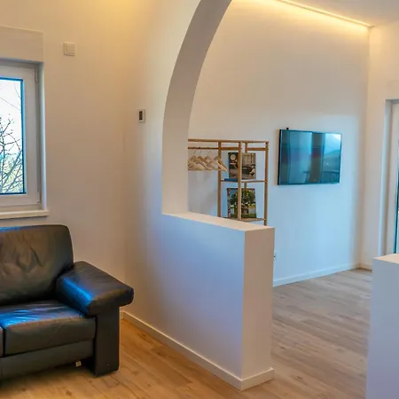Ocean Breeze Apartment