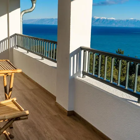 Ocean Breeze Apartment